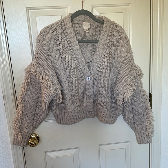 H&M Sweaters - H&M NWOT fringe sweater
